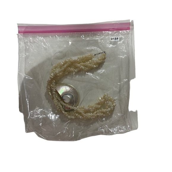 Vtg Bold 3 Strain Shell Beads Beach Necklace with Huge Natural Shell Pendant 27” - Picture 10 of 10